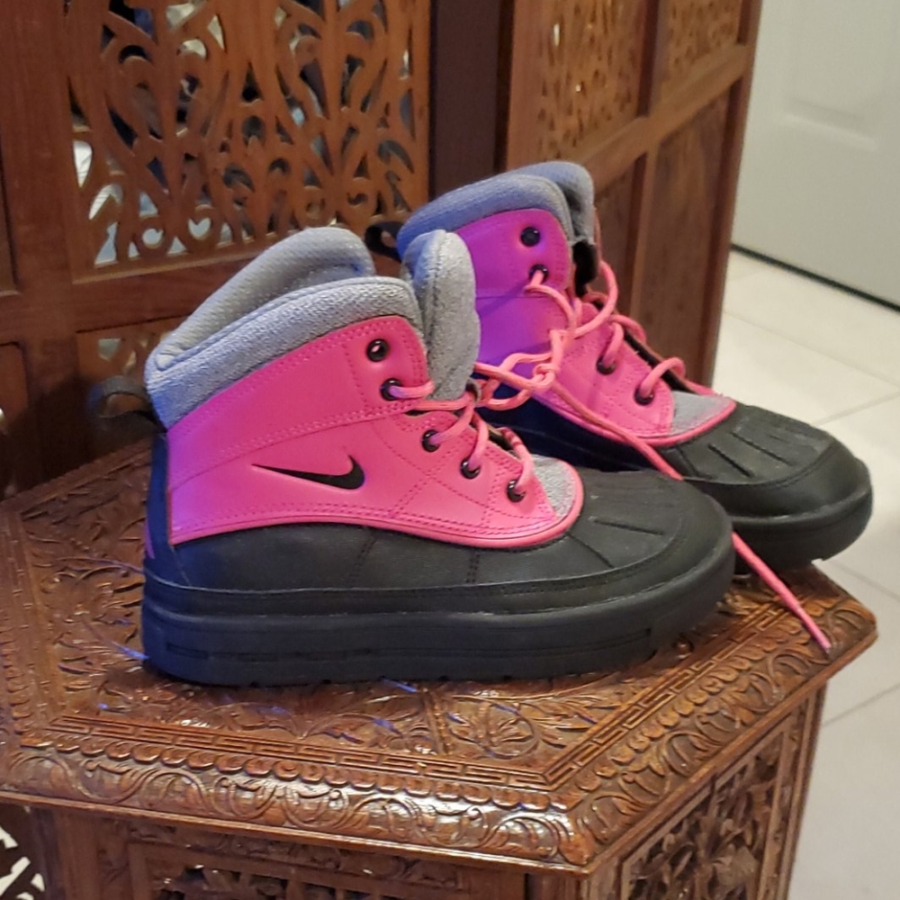 Shoe - Picture 4 of 4